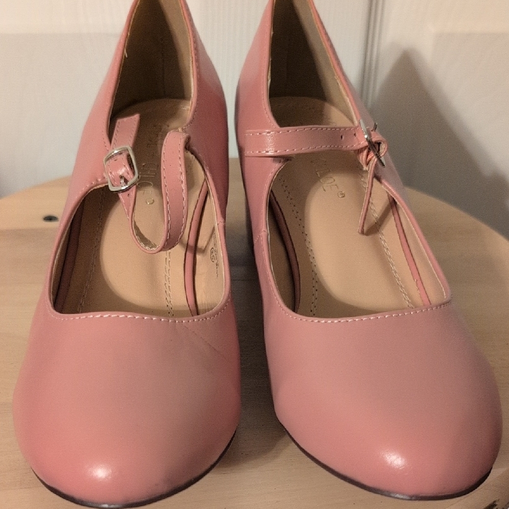 Shoes - Picture 1 of 4